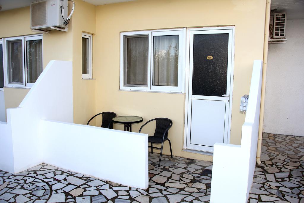 Karavos Hotel Apartments Archangelos  Værelse billede