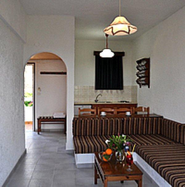 Karavos Hotel Apartments Archangelos  Værelse billede