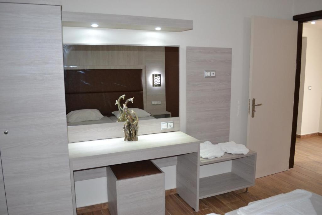 Karavos Hotel Apartments Archangelos  Værelse billede
