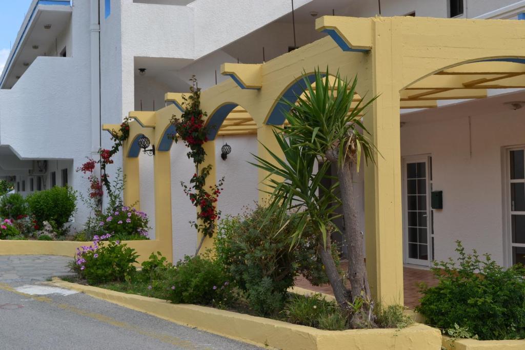 Karavos Hotel Apartments Archangelos  Eksteriør billede