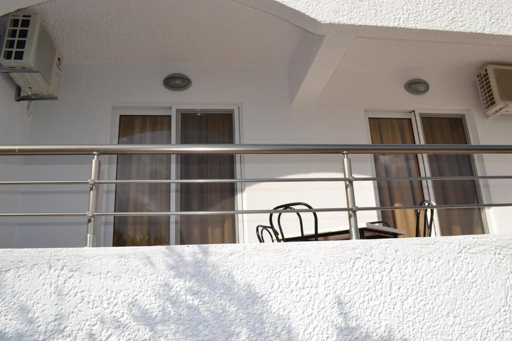 Karavos Hotel Apartments Archangelos  Eksteriør billede